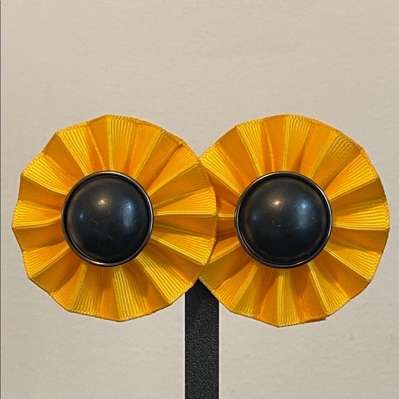*RARE* Les Bernard Oversized Pleated Yellow Ribbon Sunflower Clip-on Earrings - Picture 3 of 7